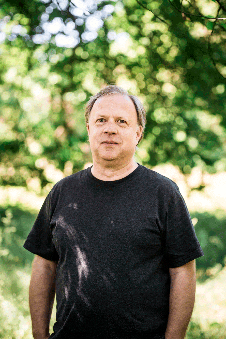 Portrait von Jochen Lindenfeld im Grünen